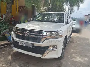 Toyota Land Cruiser 2013 White