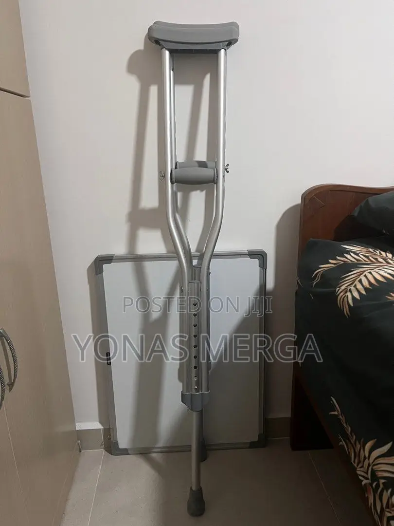 A Pair of Crutche/Walking Stick○Crutches-Walking Stick(Pair)