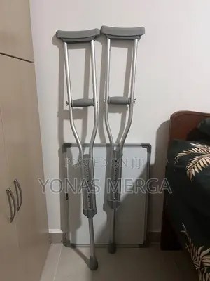 A Pair of Crutche/Walking Stick○Crutches-Walking Stick(Pair)