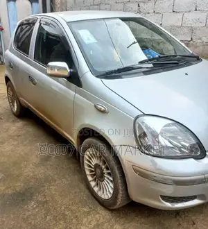 Toyota Vitz 2004 Silver