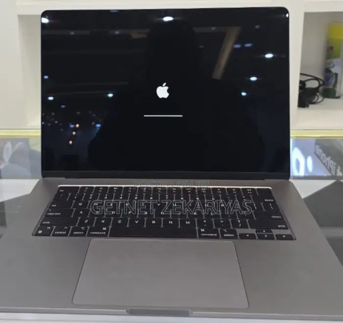 New Laptop Apple MacBook Air 2023 M2 8GB Apple M2 SSD 256GB