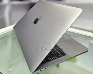 New Laptop Apple MacBook Pro 2017 16GB Intel Core I5 SSD 256GB