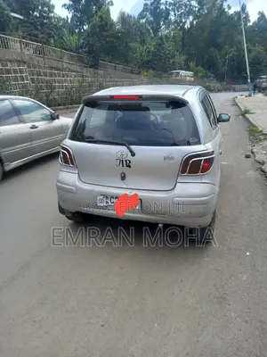 Toyota Vitz 2001 Silver