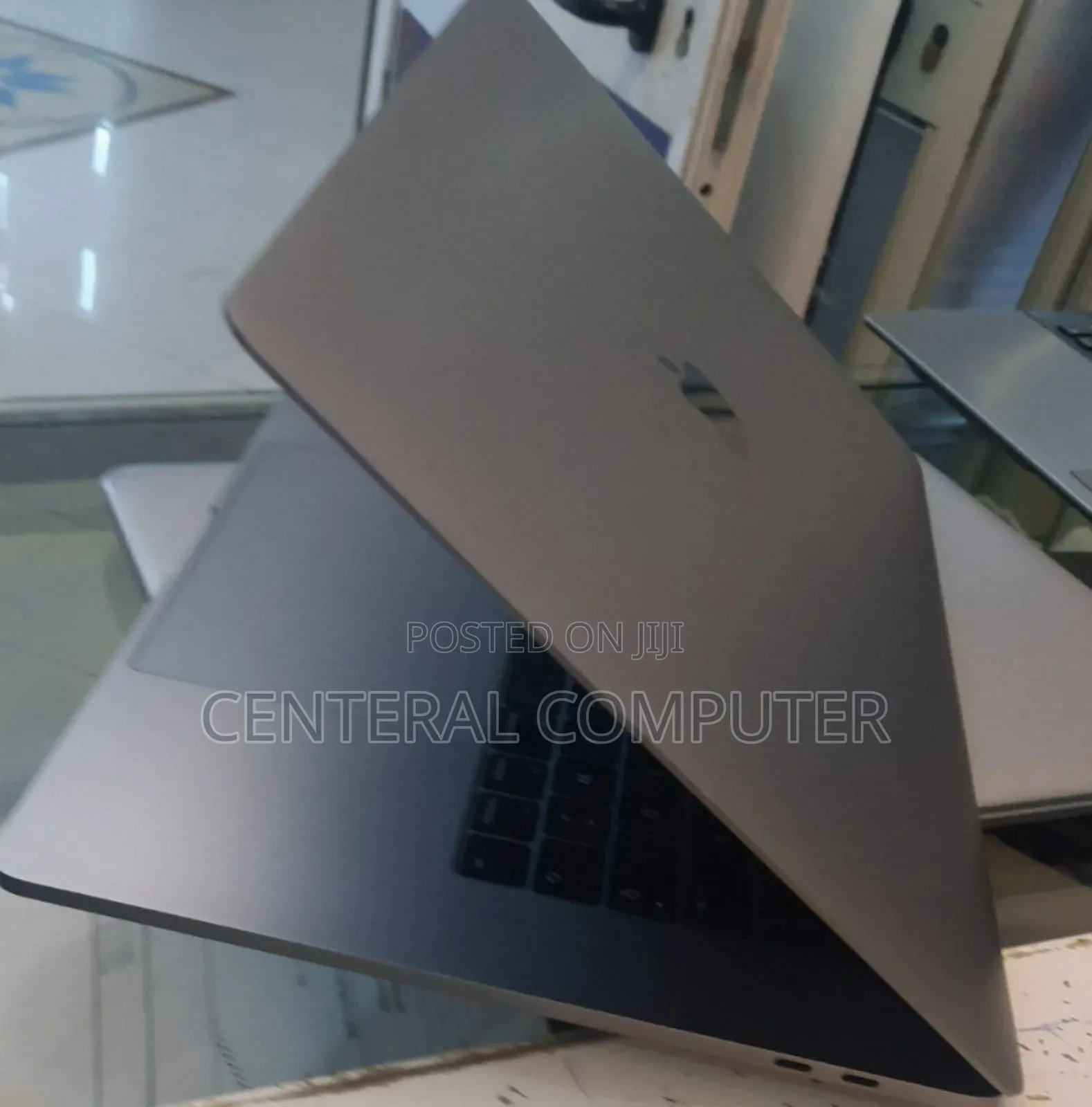 New Laptop Apple MacBook Air 2019 8GB Intel Core i5 SSD 256GB