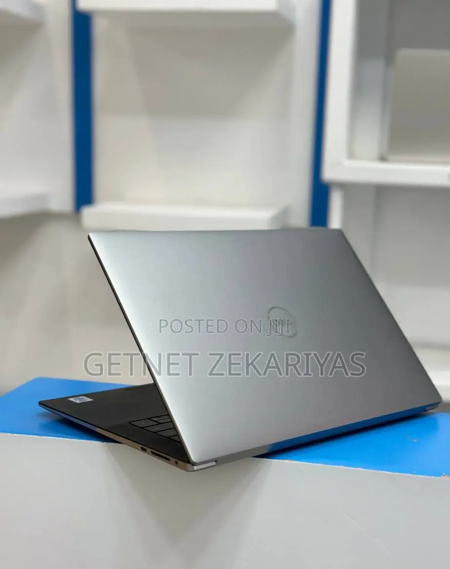 New Laptop Dell Precision 15 3520 32GB Intel Core I7 SSD 512GB