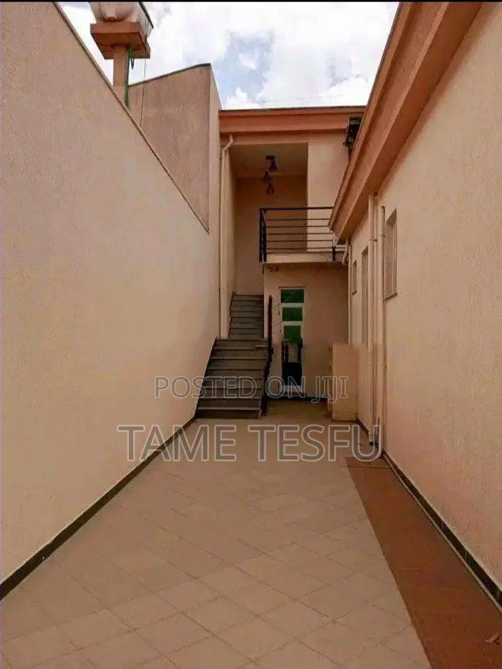 Furnished 3bdrm Villa in Hill Side, Yeka for sale