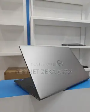 New Laptop Dell Precision 15 3520 32GB Intel Core I7 SSD 512GB