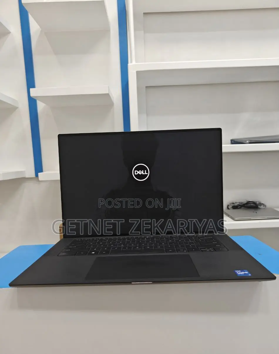 New Laptop Dell Precision 15 3520 32GB Intel Core I7 SSD 512GB