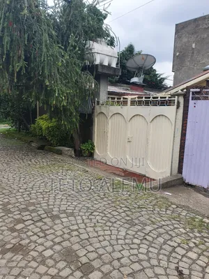 የሚሸጥ ቦታ ጎሮ ጤና ጣቢያ ጀርባ ኮምፓውድ