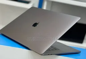 New Laptop Apple MacBook Pro 2017 16GB Intel Core I7 SSD 512GB