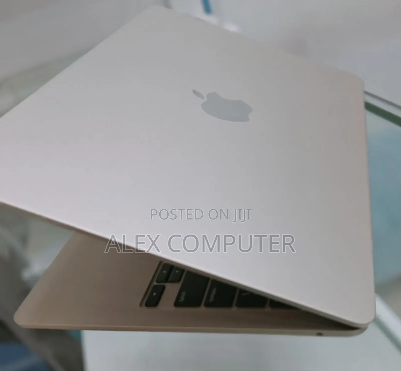 New Laptop Apple MacBook Air 2024 M3 13-Inch 8GB Apple M3 SSD 256GB