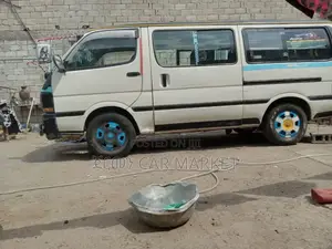 Toyota HiAce 2004 White