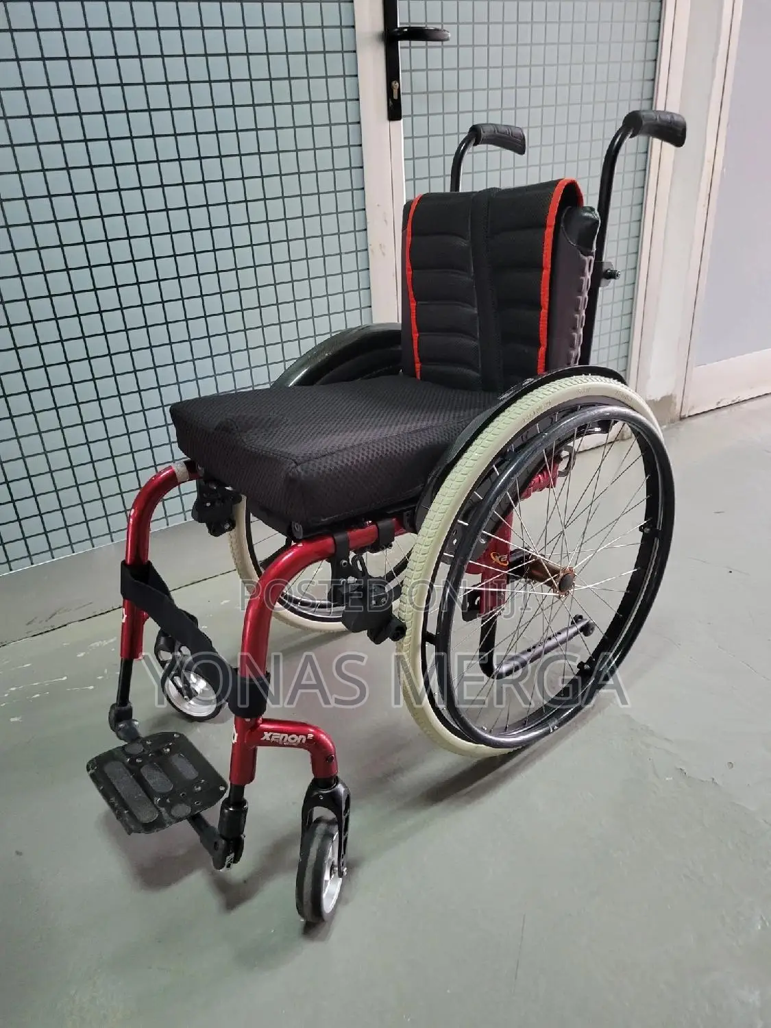 European Wheelchair/ዊልቼር/Patient's Palms Feel Comfortable