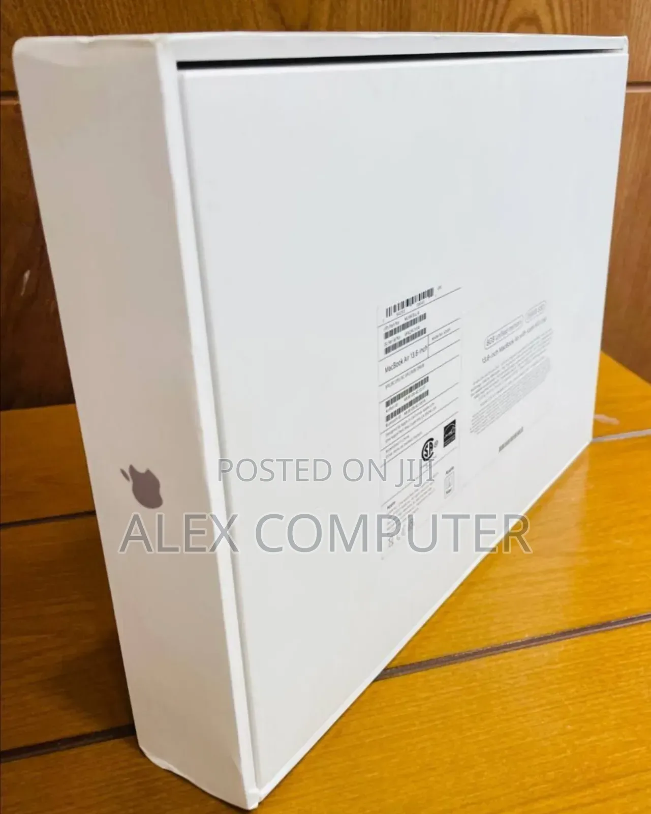 New Laptop Apple MacBook Air 2022 M2 8GB Apple M2 SSD 256GB