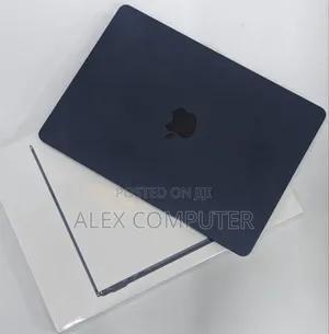 New Laptop Apple MacBook Air 2022 M2 8GB Apple M2 SSD 256GB