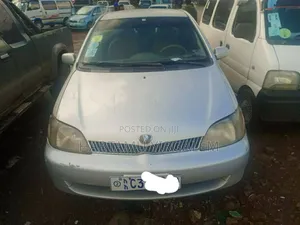 Toyota Platz 2001 Silver