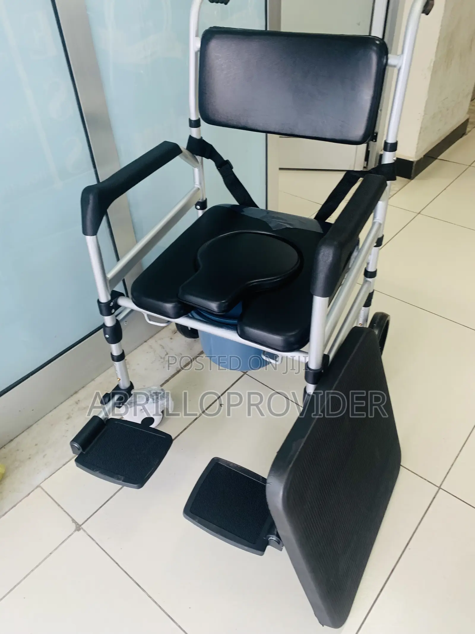 New Toilet Wheelchair/Comfortable Wheelchair/Wheel-Chair