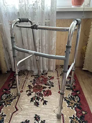 New Walker/Silver Reciprocating Aluminium Foldable Walker
