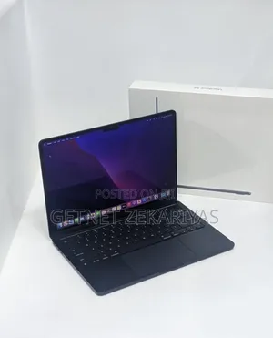 New Laptop Apple MacBook Air 2022 M2 8GB Apple M2 SSD 256GB