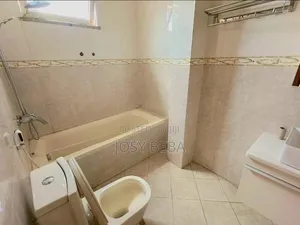 8bdrm House in Bole for rent