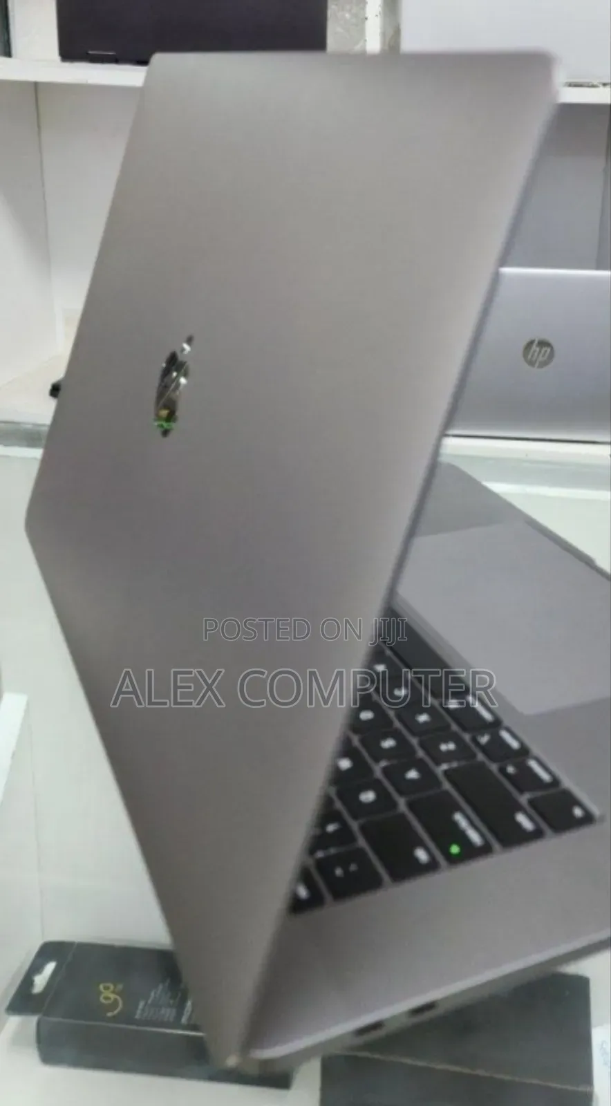 New Laptop Apple MacBook Pro 2019 32GB Intel Core I9 SSD 512GB