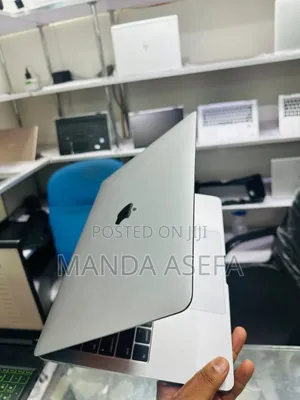 New Laptop Apple MacBook Pro 2017 16GB Intel Core I5 SSD 256GB