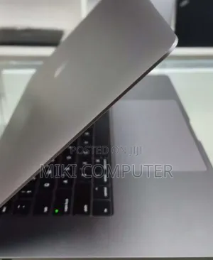 New Laptop Apple MacBook Pro 2017 16GB Intel Core I7 SSD 256GB