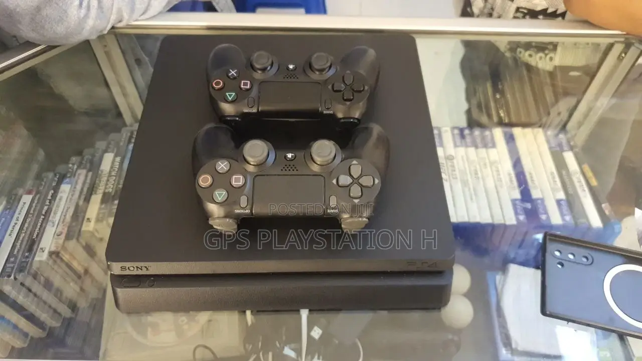 Playstation 4[Playstation 4]Slim Model Slim