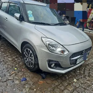 Suzuki Swift 2022 Silver