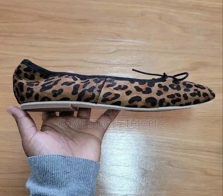35 ቁጥር ሞደ ጠባብ ፍላት ጫማ ፡ ነብራማ Small Size Flat Shoe
