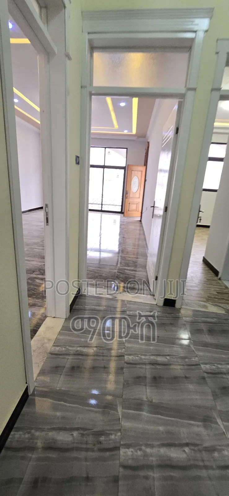 Furnished 5bdrm Villa in አያት በዘመናዊ መልኩ የተሠራ, Bole for sale