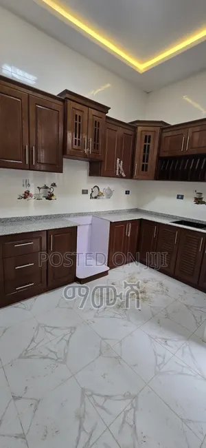 Furnished 5bdrm Villa in አያት በዘመናዊ መልኩ የተሠራ, Bole for sale