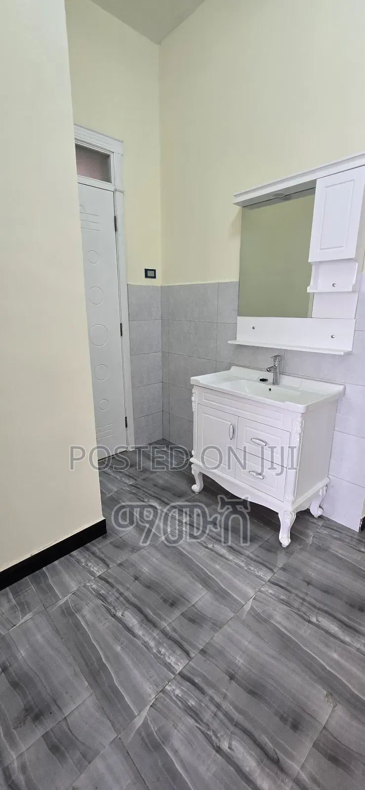 Furnished 5bdrm Villa in አያት በዘመናዊ መልኩ የተሠራ, Bole for sale