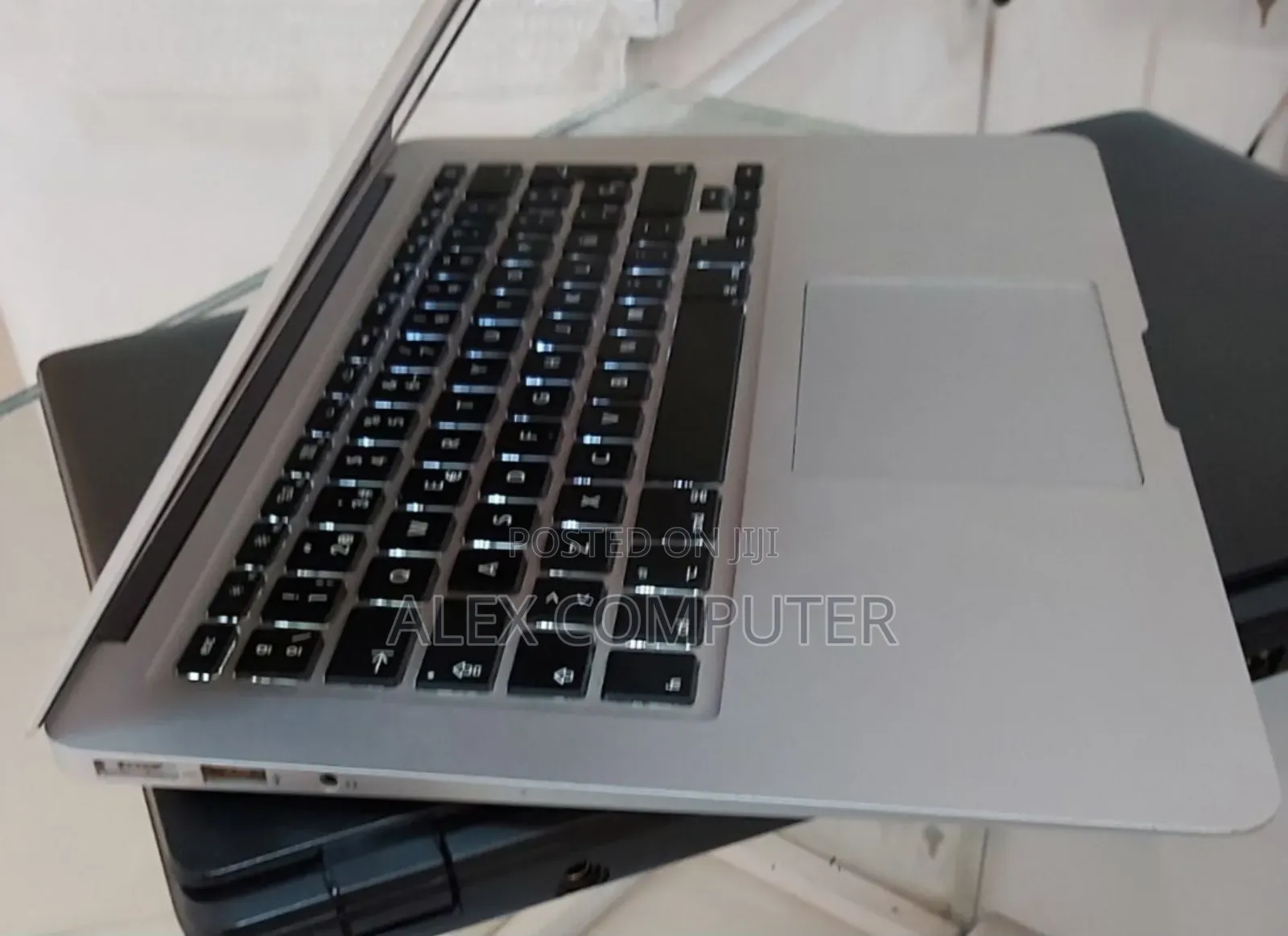 New Laptop Apple MacBook Air 2015 4GB Intel Core I5 SSD 128GB