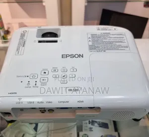 EB-S05 Epson Projector