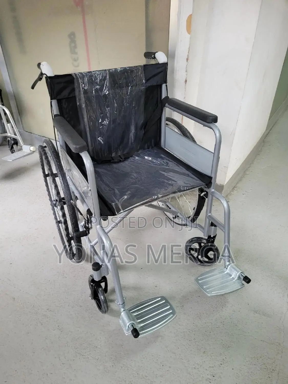 Aluminum Manual Wheelchair W/Swing-Away Foot Rest and Front