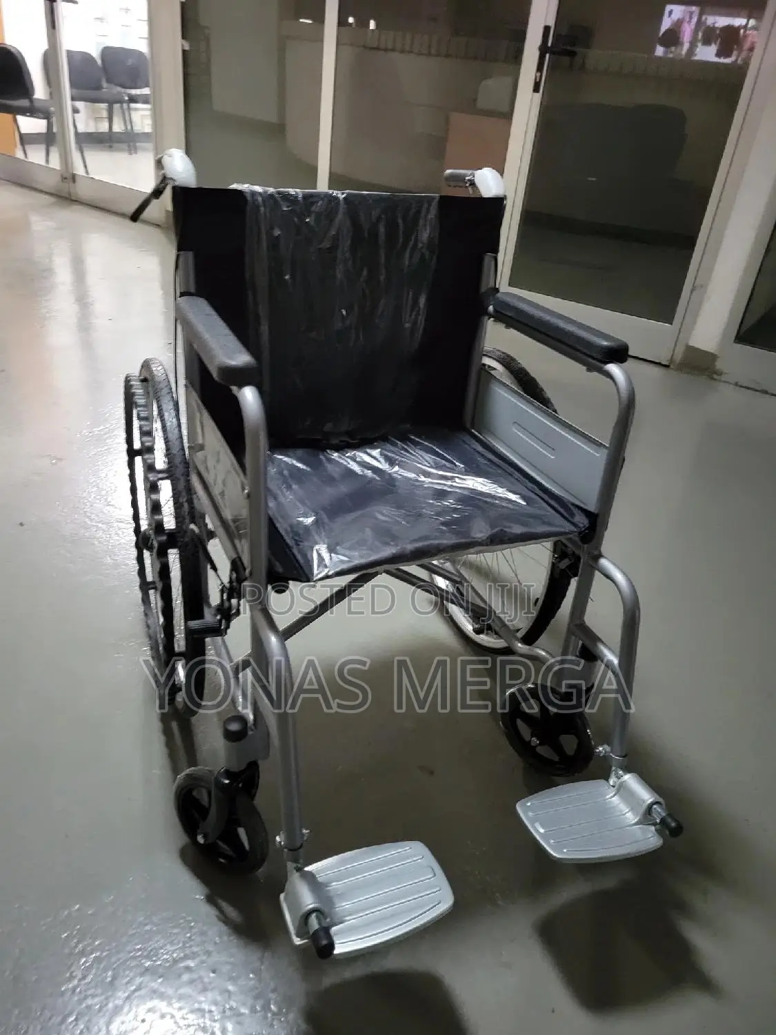 Wheelchair Suitable for Elderly/Disabled/Rehabilitated Body