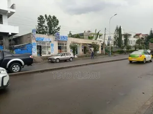 የሚሸጥ ቦታ ፌጋ ዋና አስፓልት ላይ 400 ሺ ብር ገቢ አለው