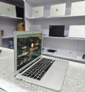 New Laptop Apple MacBook Air 2013 4GB Intel Core I5 SSD 128GB