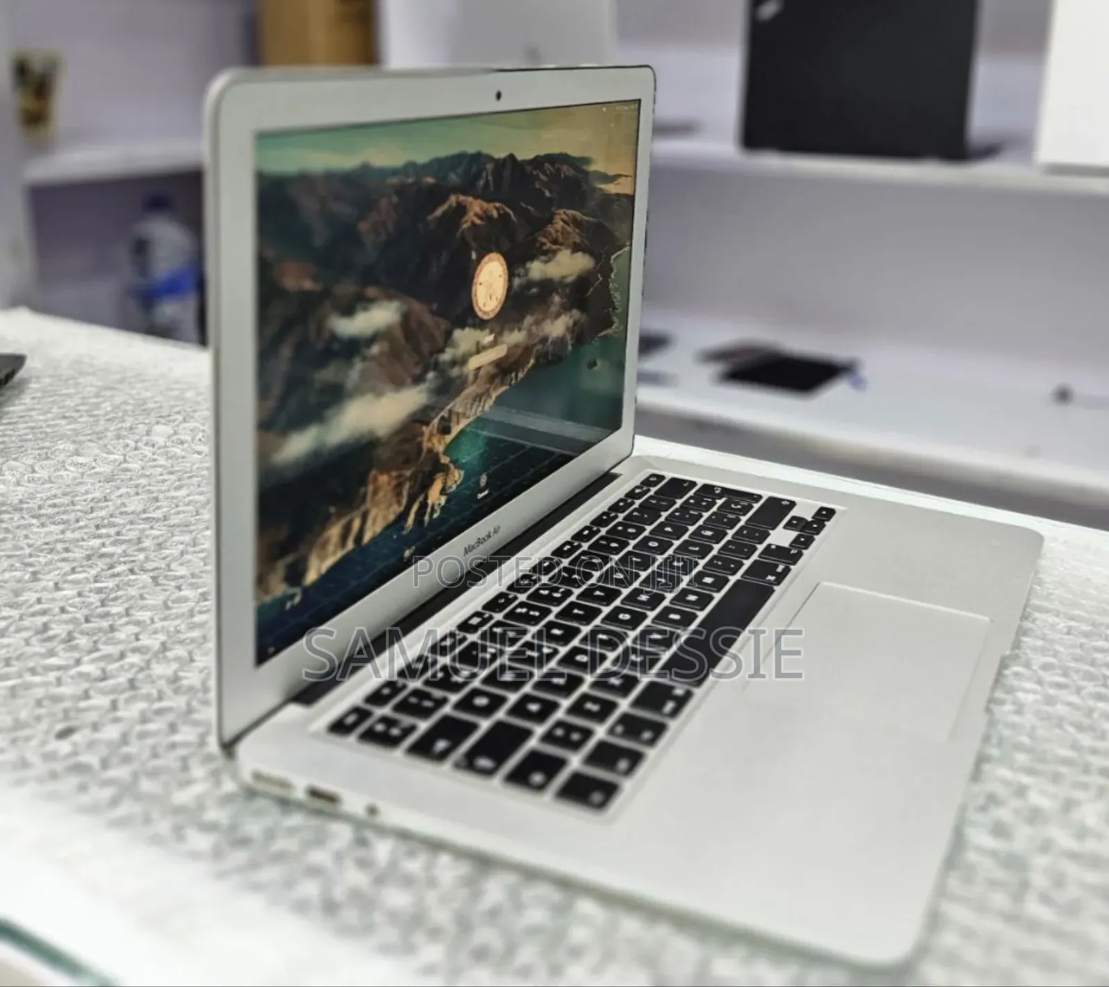 New Laptop Apple MacBook Air 2013 4GB Intel Core I5 SSD 128GB