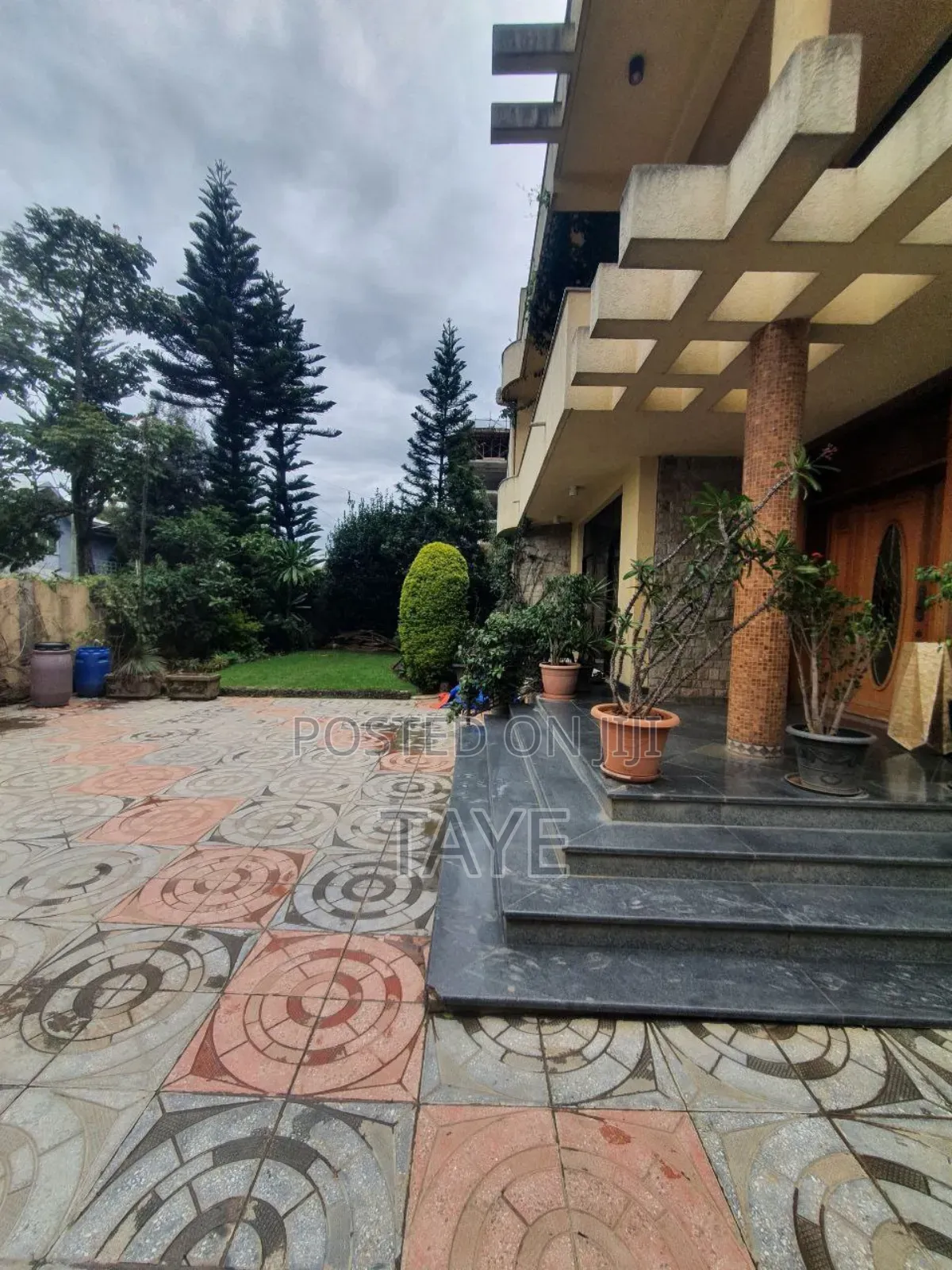 6bdrm Mansion in Kirkos for sale