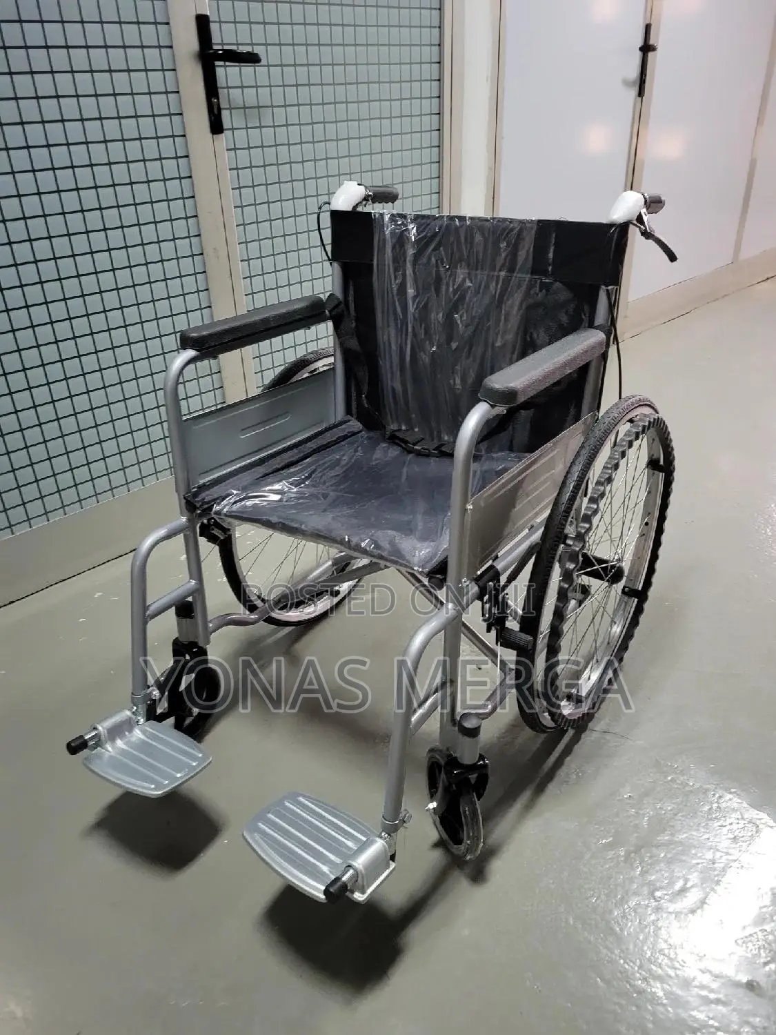 Wheelchair/Pneumatic Tyres/Suitable for Children and Young