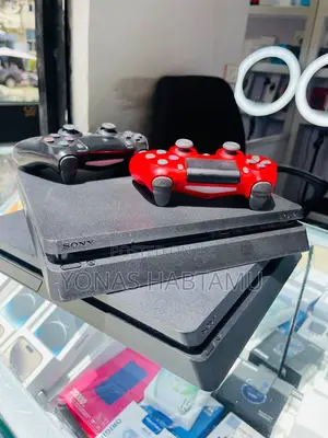 Playstation 4 Slim