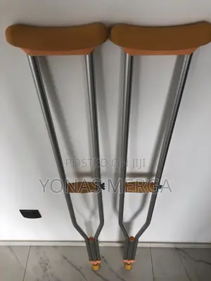 Crutche /Underarm Crutches Nine Gear Adjust Retractable Turn