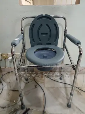 Commode Chair, Feature :Comfortable,Corrosion Proof,Foldable