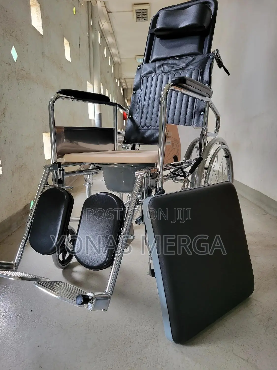 Adjustable Seats:180-° Lying Wheelchair/Easier to Take Care