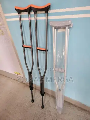 Crutches With Soft Underarm and Hand Grip Pads for Walking