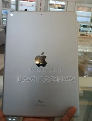 New Apple iPad 10.2 (2021) 128 GB Silver