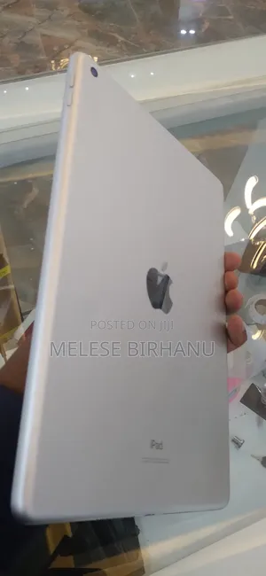 New Apple iPad Wi-Fi 128 GB Silver