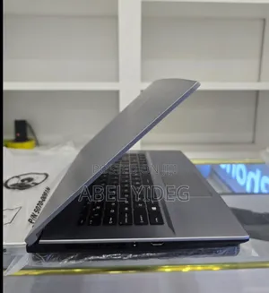 New Laptop MSI Creator 17 B11ue-224 16GB Intel Core I7 SSD 512GB